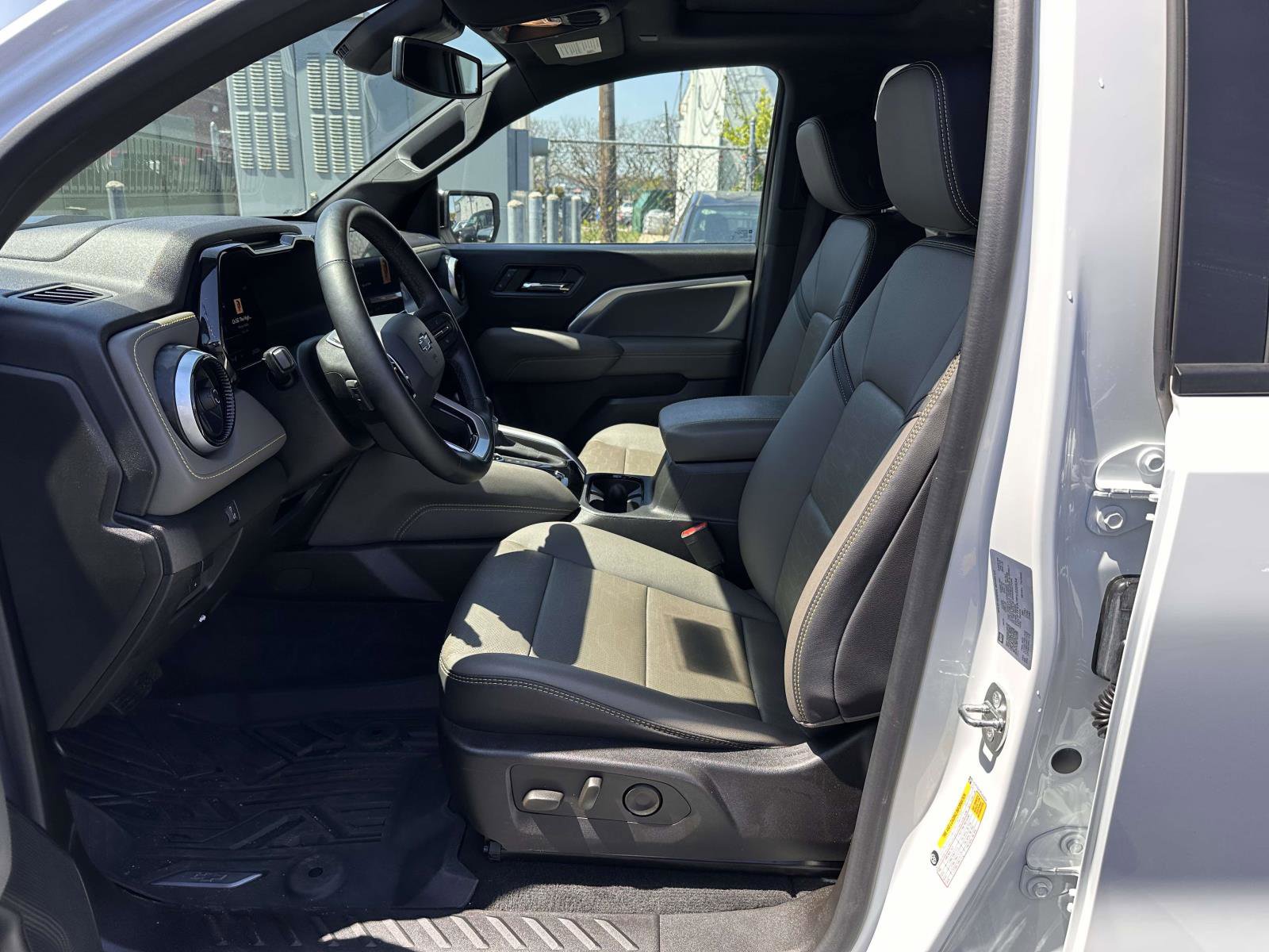 Used 2023 Chevrolet Colorado ZR2 w/ ZR2 Convenience Package III AWD/4WD image 14