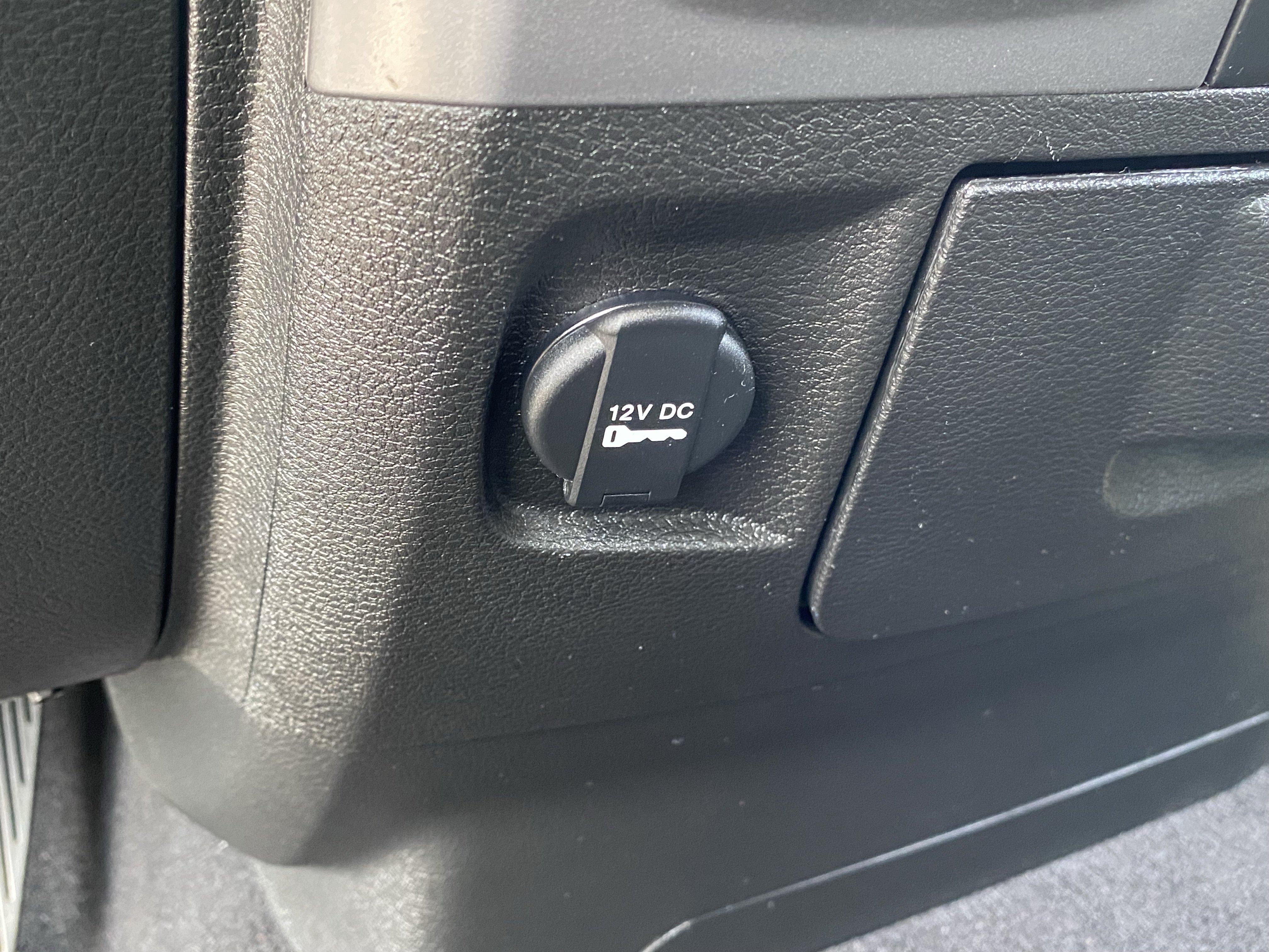 Used 2022 RAM 1500 Classic SLT RWD image 25