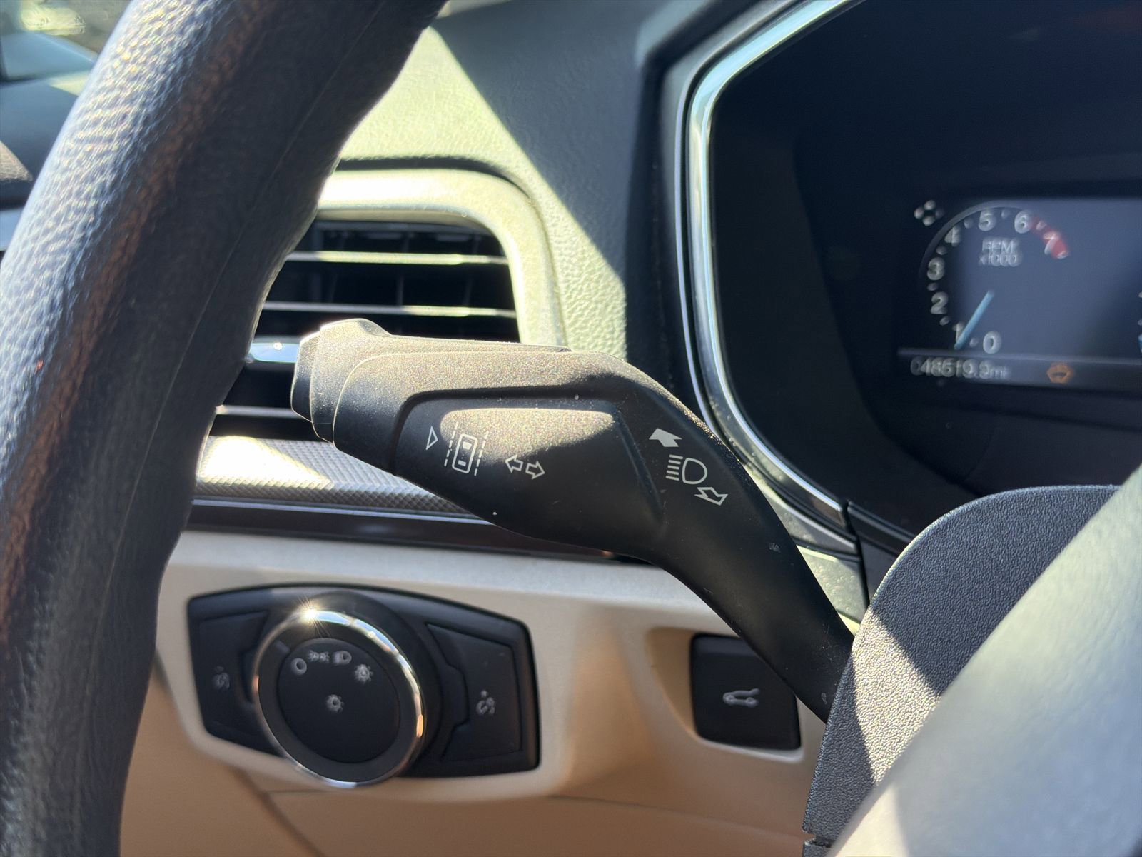 Used 2020 Ford Fusion SE FWD image 29