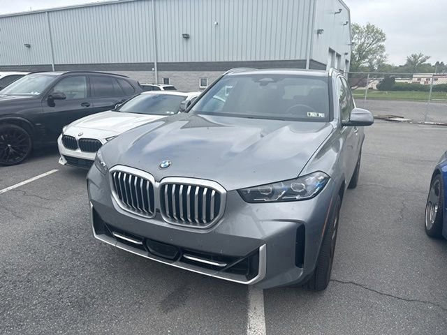 Used 2026 BMW X5 xDrive40i w/ Climate Comfort Package image 2