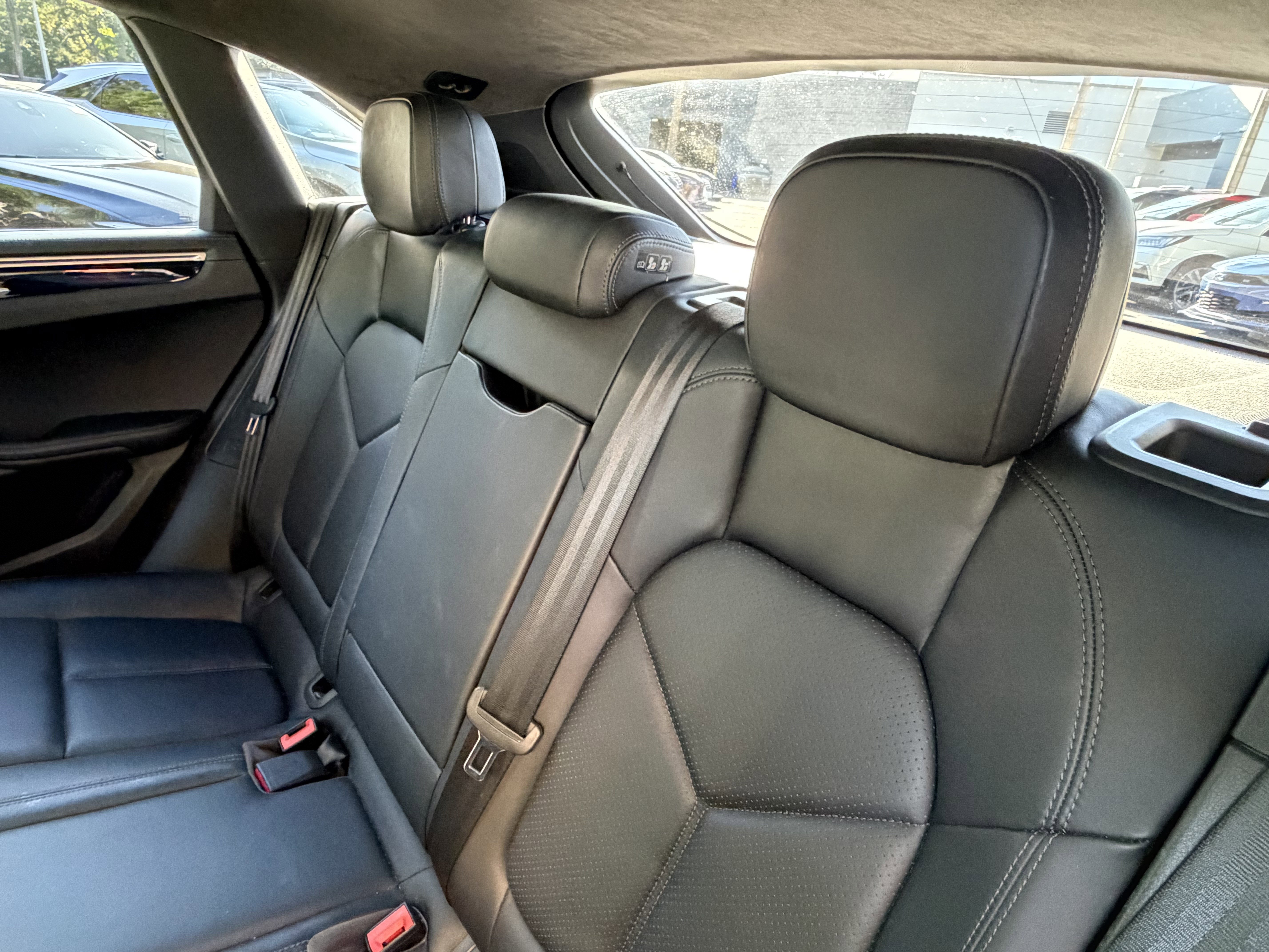 Used 2016 Porsche Macan Turbo AWD/4WD image 31