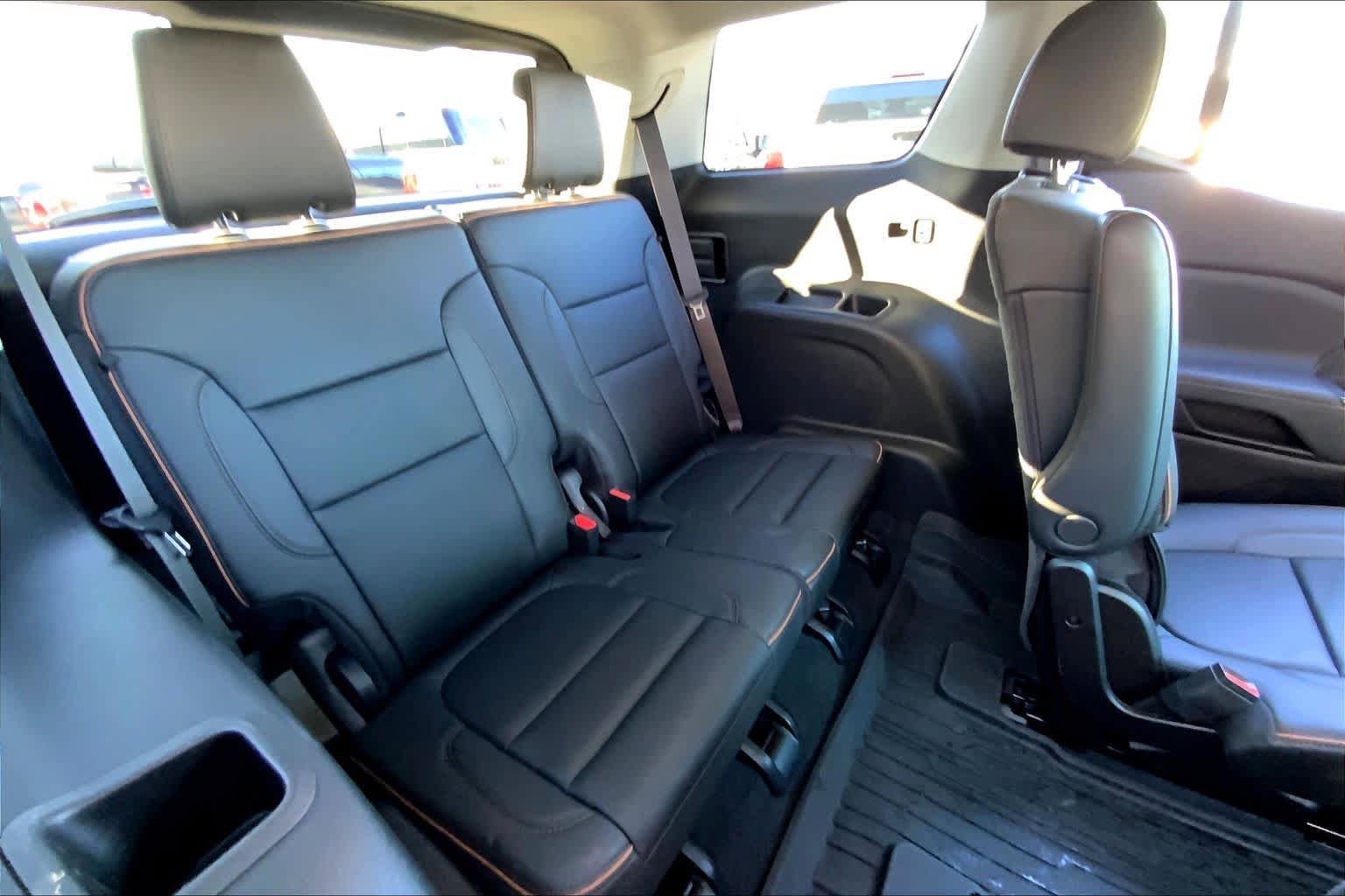 Used 2023 GMC Acadia AT4 w/ Technology Package image 18