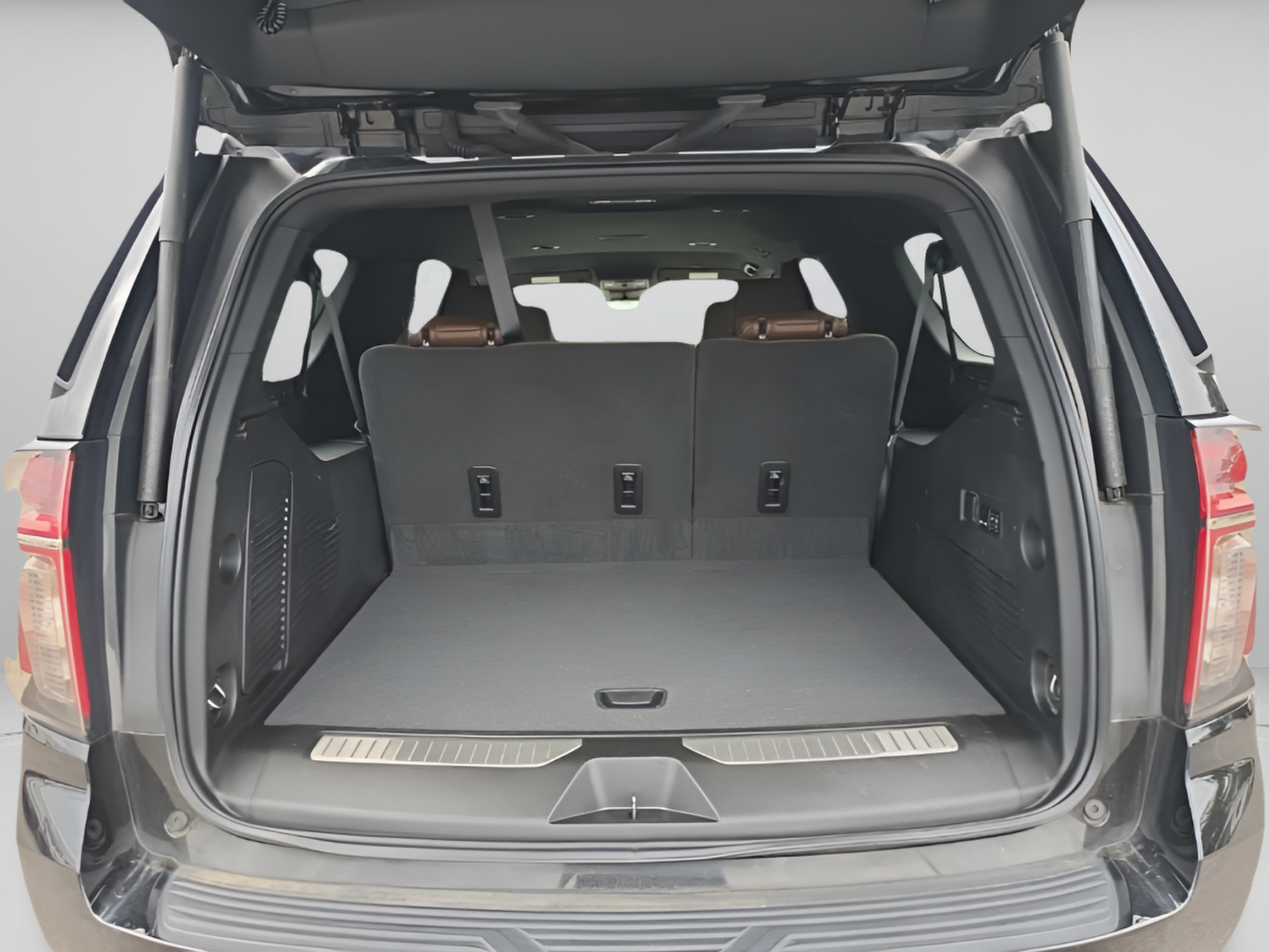Used 2024 Chevrolet Suburban High Country RWD image 10