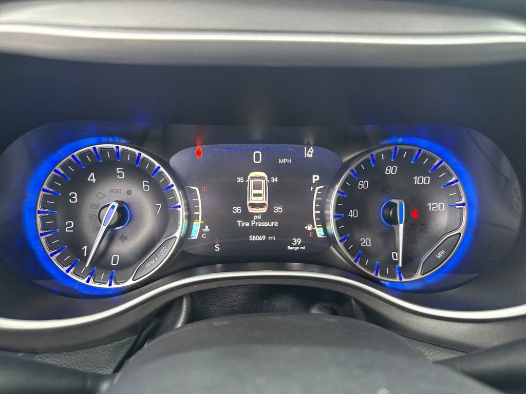 Used 2024 Chrysler Pacifica Touring-L image 29