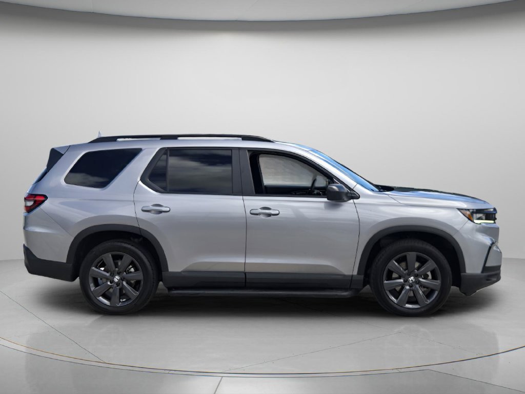Certified 2025 Honda Pilot Sport image 3