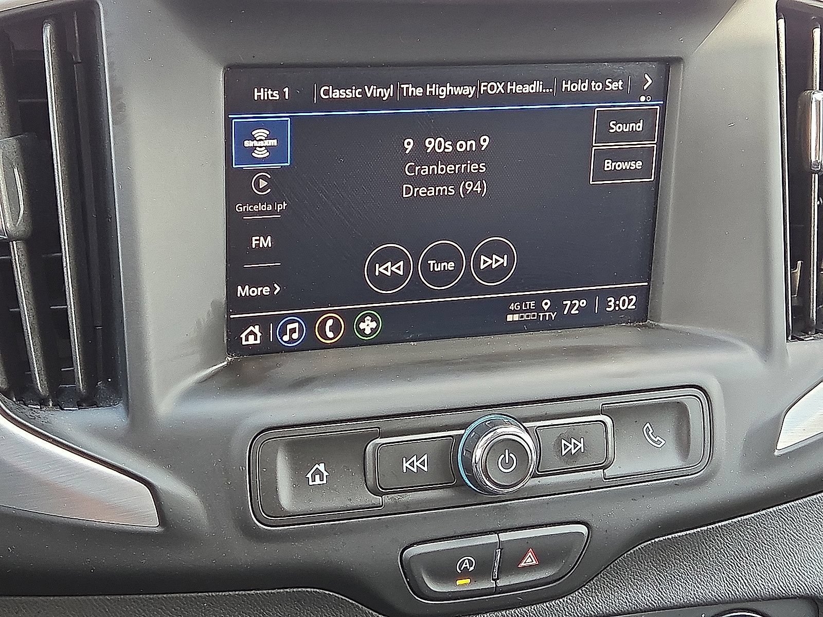 Used 2024 GMC Terrain SLE FWD image 26
