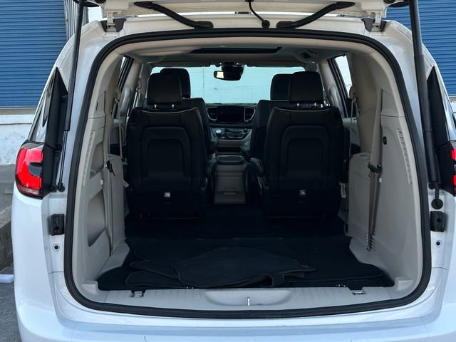Used 2023 Chrysler Pacifica Limited image 39