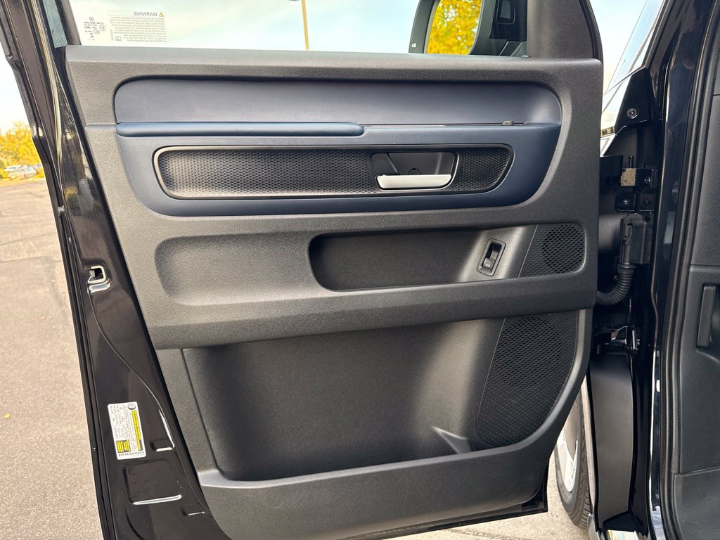 Certified 2025 Volkswagen ID. Buzz Pro S Plus AWD/4WD image 11