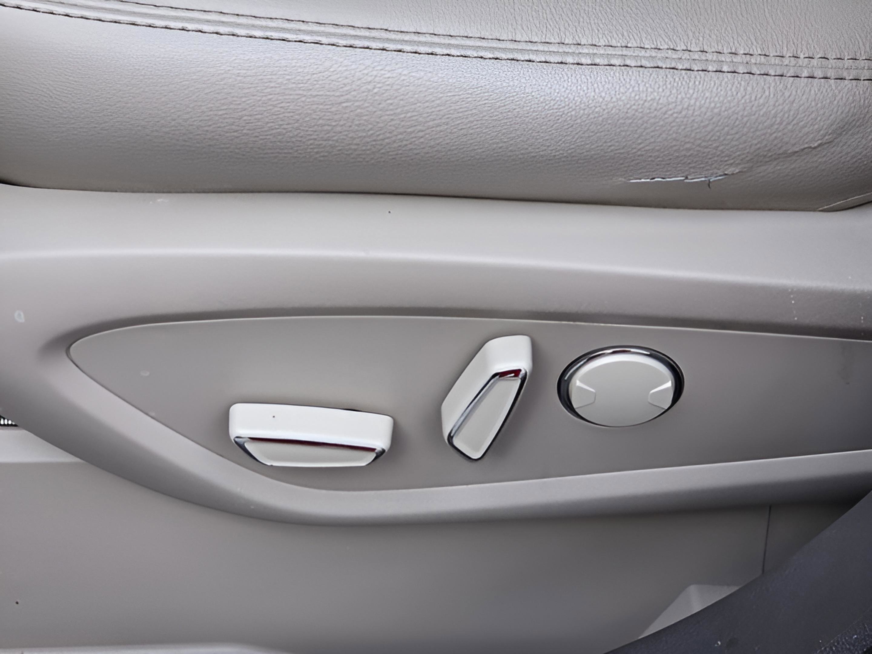 Used 2023 Lincoln Nautilus FWD w/ Premium Package image 33