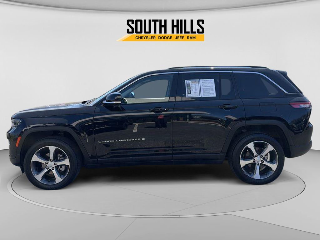 Certified 2023 Jeep Grand Cherokee Limited w/ Trailer Tow Prep Group (B) image 2