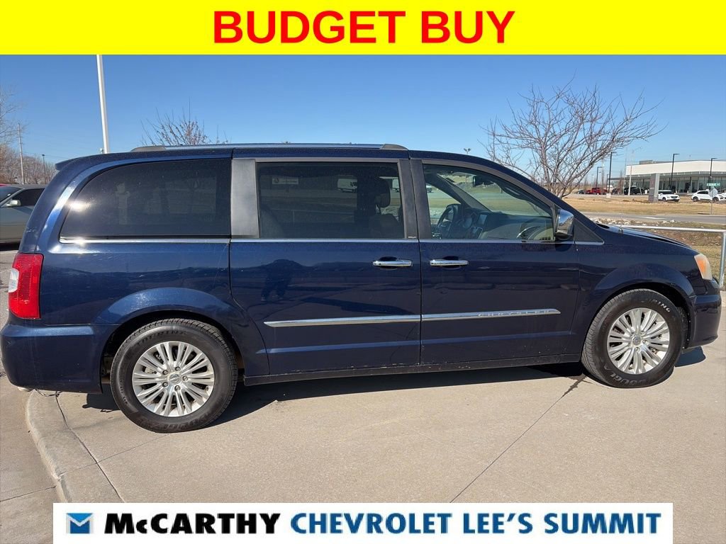 Used 2012 Chrysler Town & Country Limited w/ Luxury Group image 16