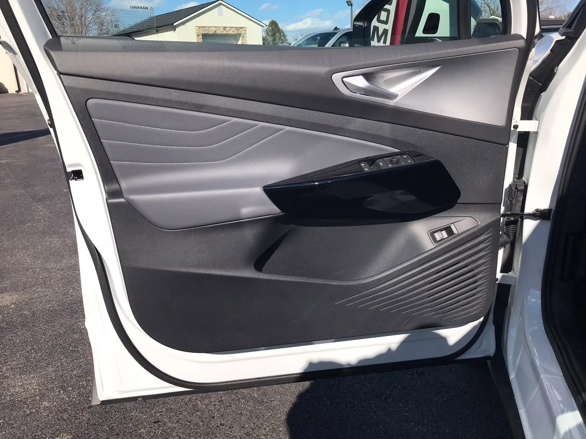 Used 2023 Volkswagen ID.4 Pro S Plus image 11