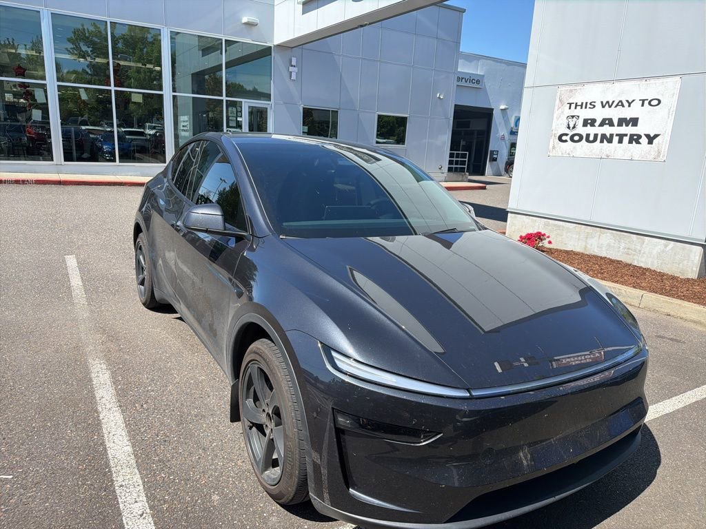 Used 2026 Tesla Model Y Long Range AWD/4WD image 1
