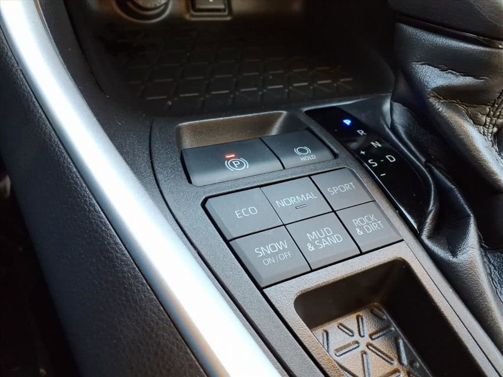 Used 2022 Toyota RAV4 XLE image 15