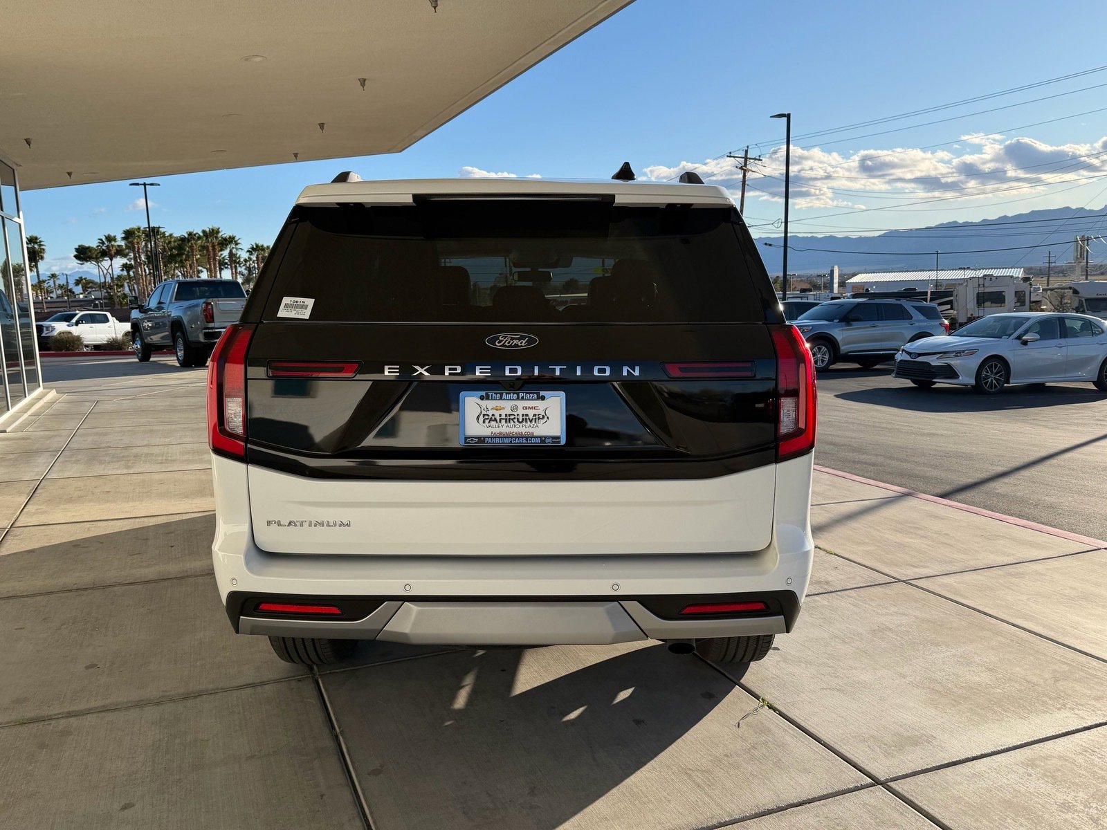 Used 2025 Ford Expedition Platinum w/ Platinum Ultimate Package image 4