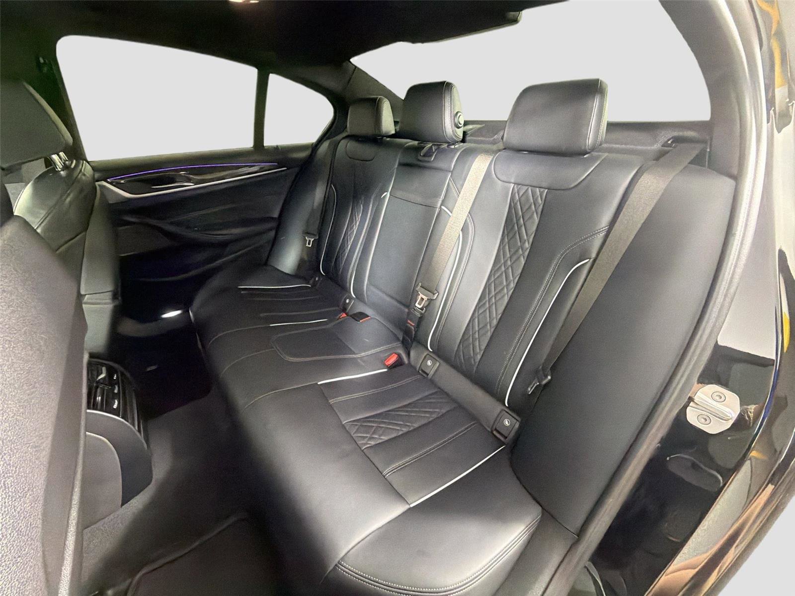 Used 2020 BMW M550i xDrive w/ Premium Package AWD/4WD image 24
