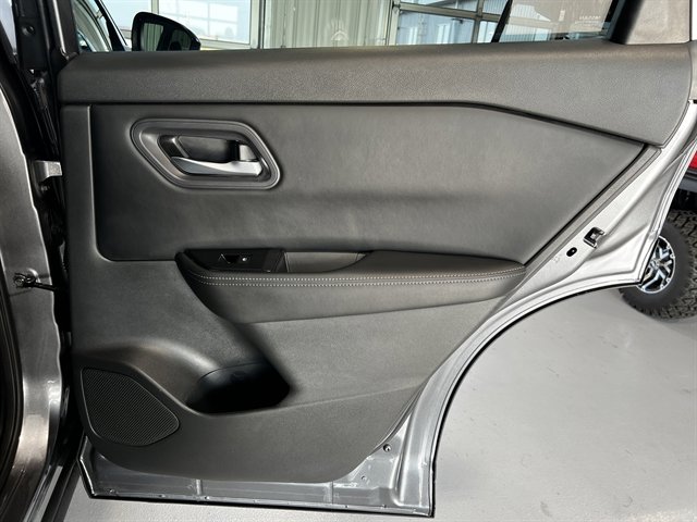 Used 2024 Nissan Rogue SV image 20