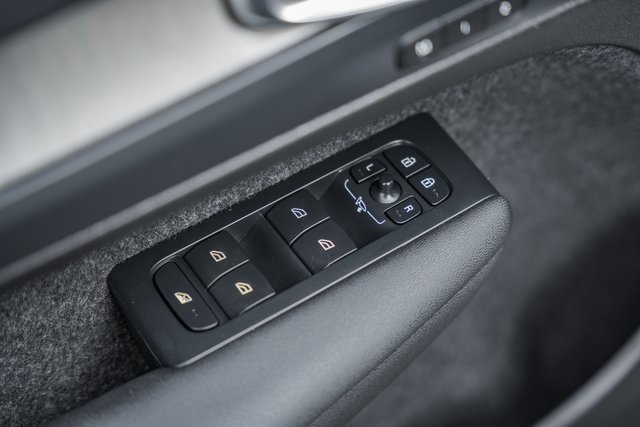 Used 2024 Volvo XC40 B5 Plus w/ Protection Package Premier image 38