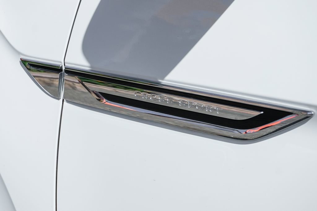 Used 2023 Volkswagen Atlas Cross Sport SE image 39