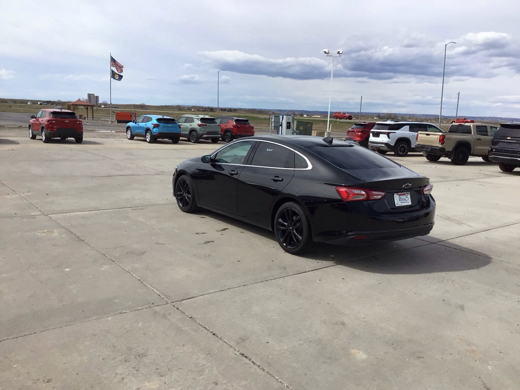 Used 2022 Chevrolet Malibu LT w/ LT Plus Package image 3