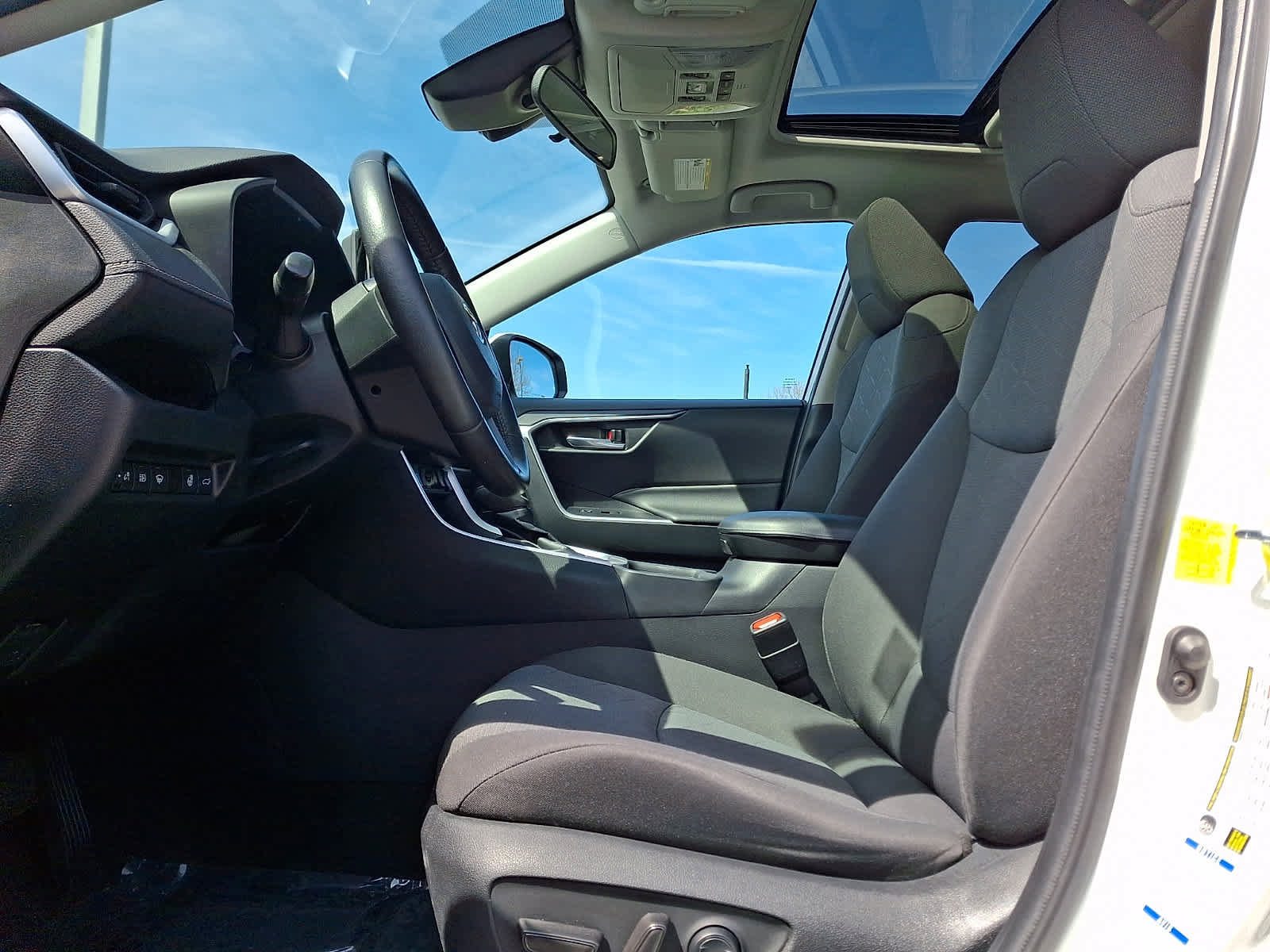 Certified 2021 Toyota RAV4 XLE w/ Convenience Package AWD/4WD image 15