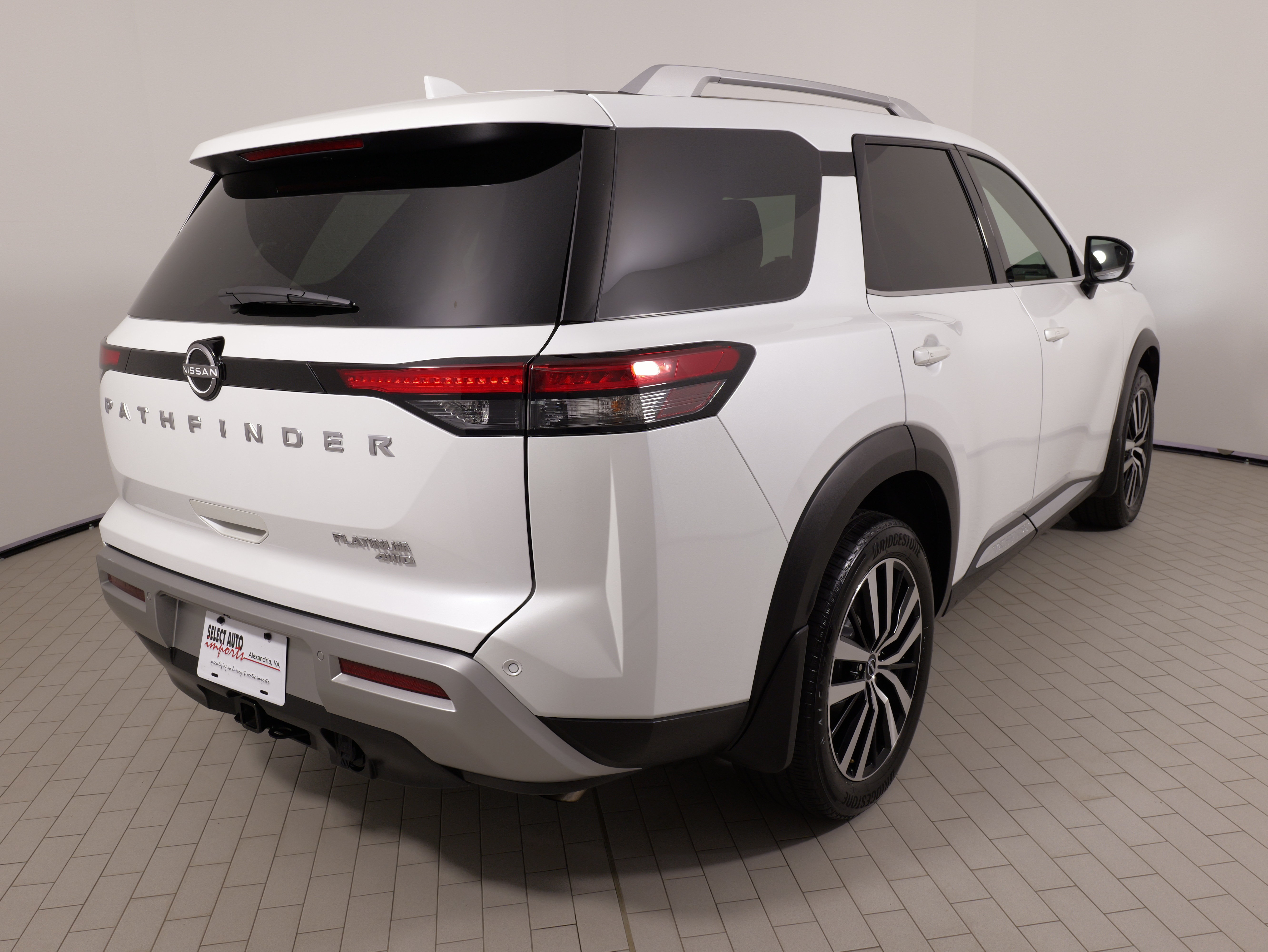 Used 2025 Nissan Pathfinder Platinum AWD/4WD image 14