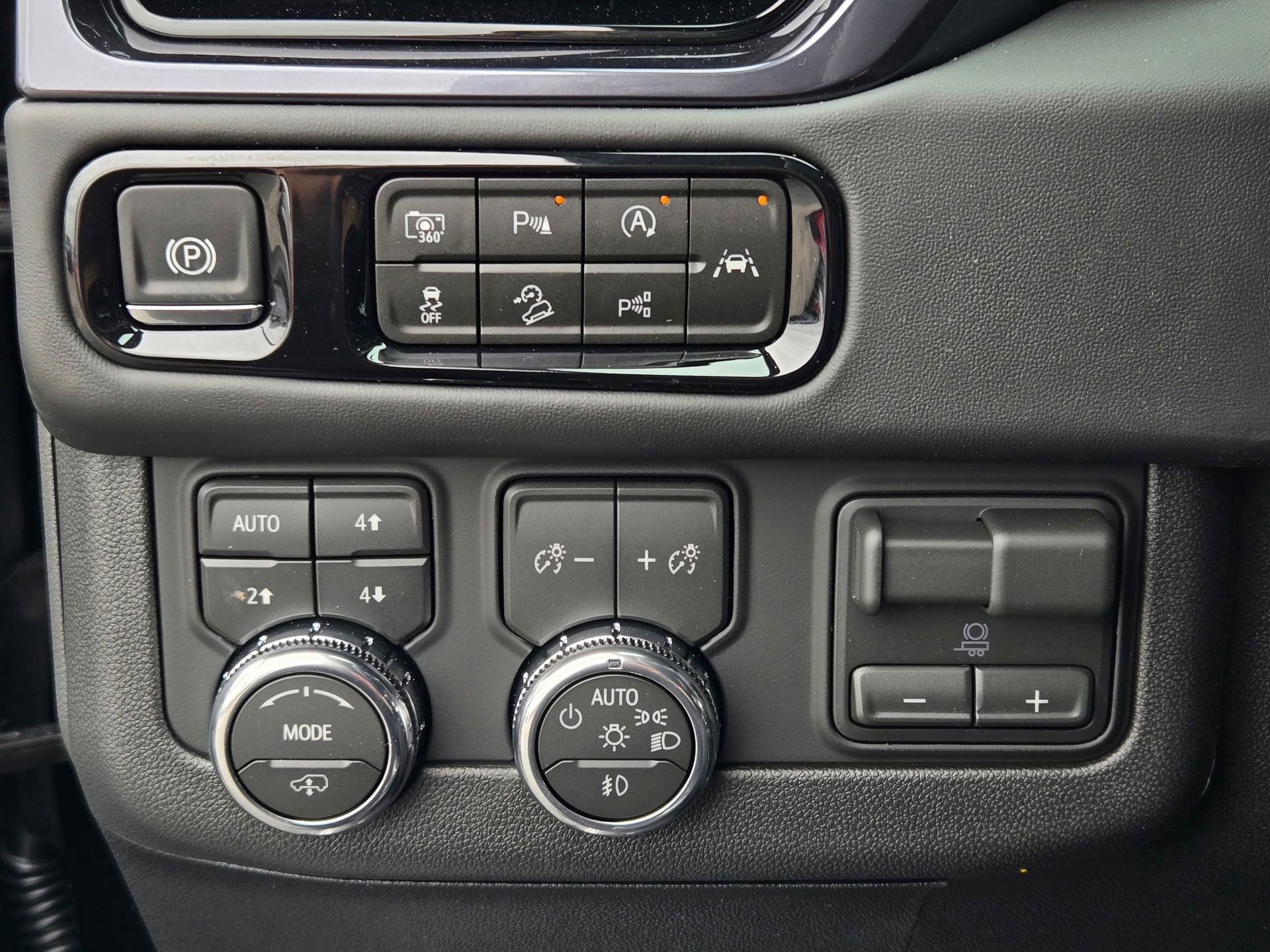 New 2026 GMC Yukon AT4 Ultimate w/ LPO, Floor Liner Package AWD/4WD image 53