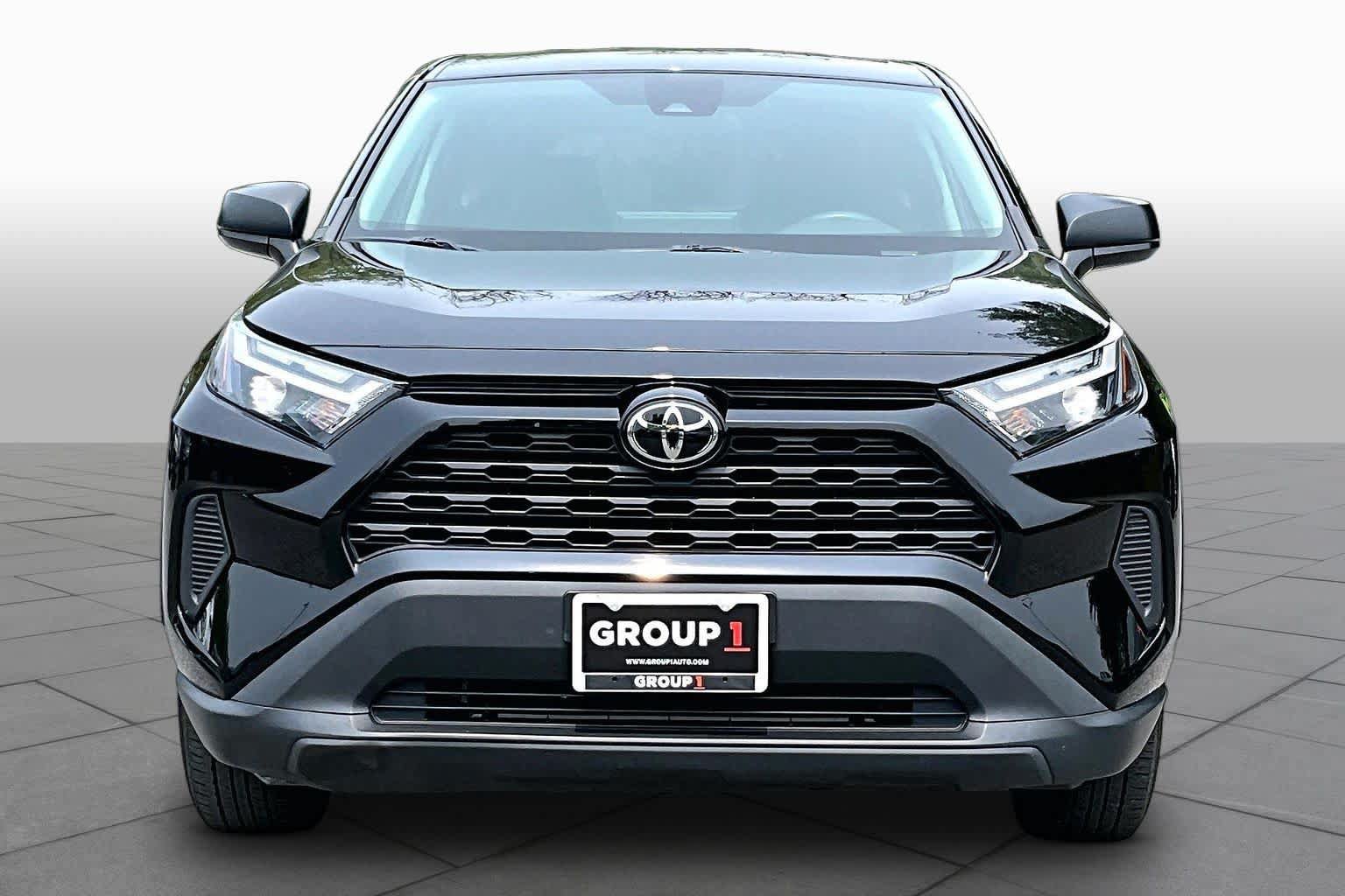 Used 2023 Toyota RAV4 LE AWD/4WD image 4