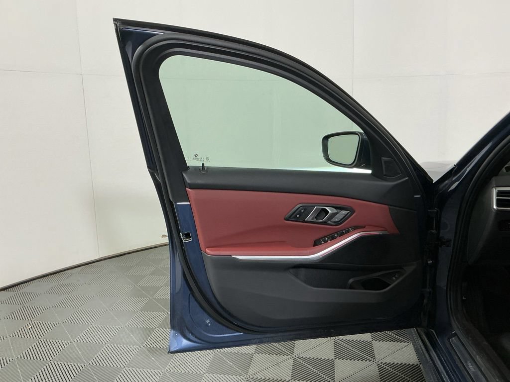 Certified 2025 BMW 330i Sedan w/ Premium Package RWD image 23