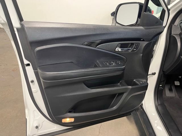 Used 2020 Honda Pilot Touring image 24