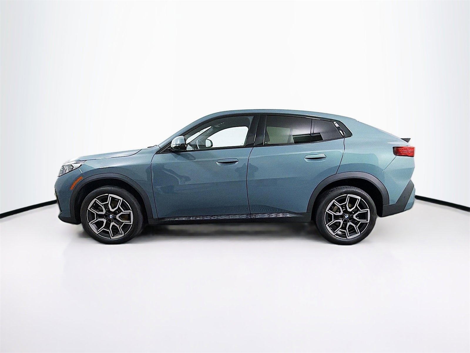 Used 2024 BMW X2 xDrive28i w/ Premium Package image 4