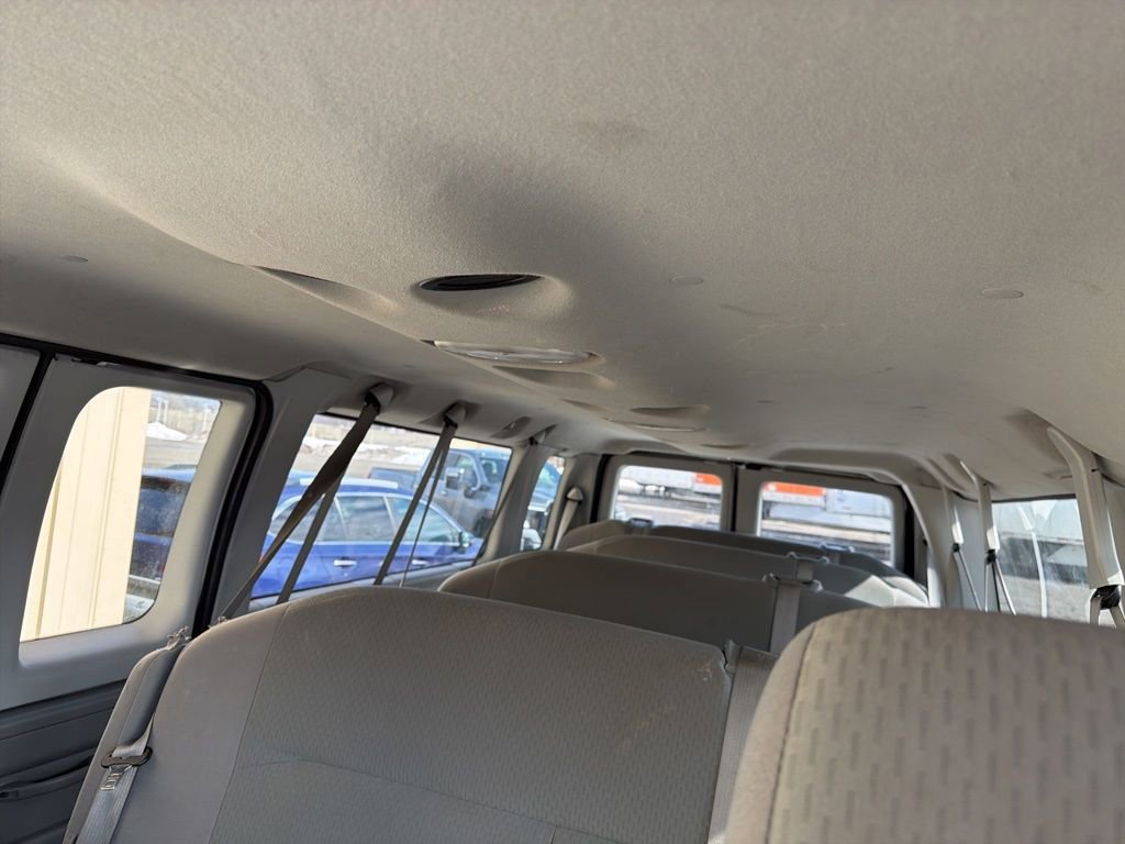 Used 2010 Ford E-350 and Econoline 350 XLT image 7