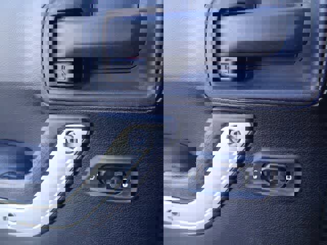 Used 2015 Jeep Wrangler Unlimited Sahara image 16