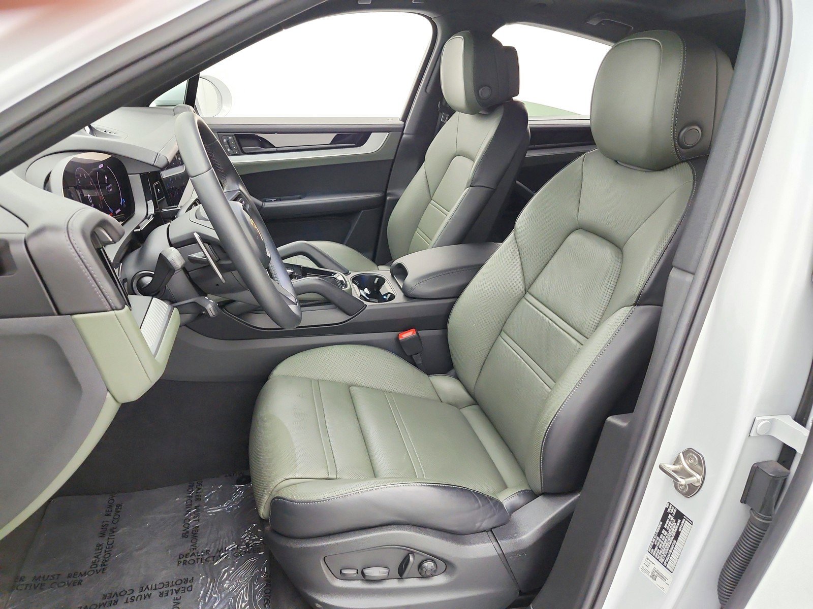 Used 2024 Porsche Cayenne Coupe image 14