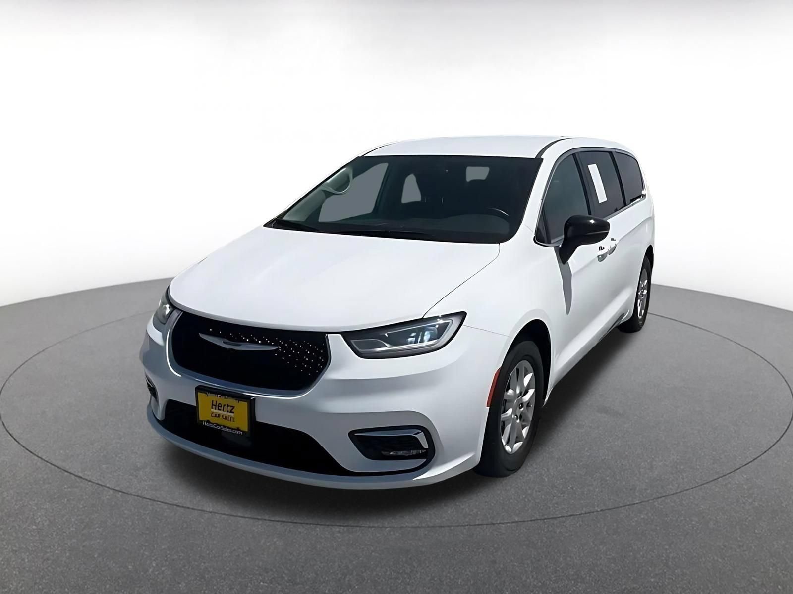 Used 2024 Chrysler Pacifica Touring-L FWD image 4