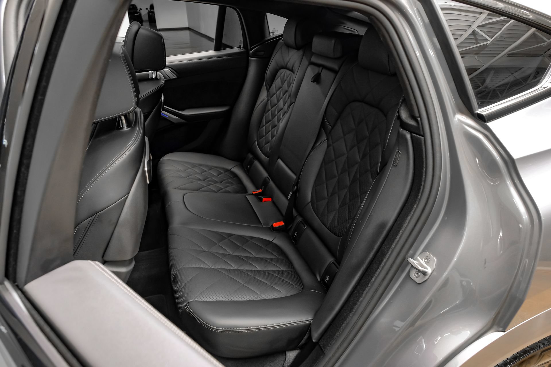 Used 2025 BMW X6 xDrive40i w/ Climate Comfort Package AWD/4WD image 40