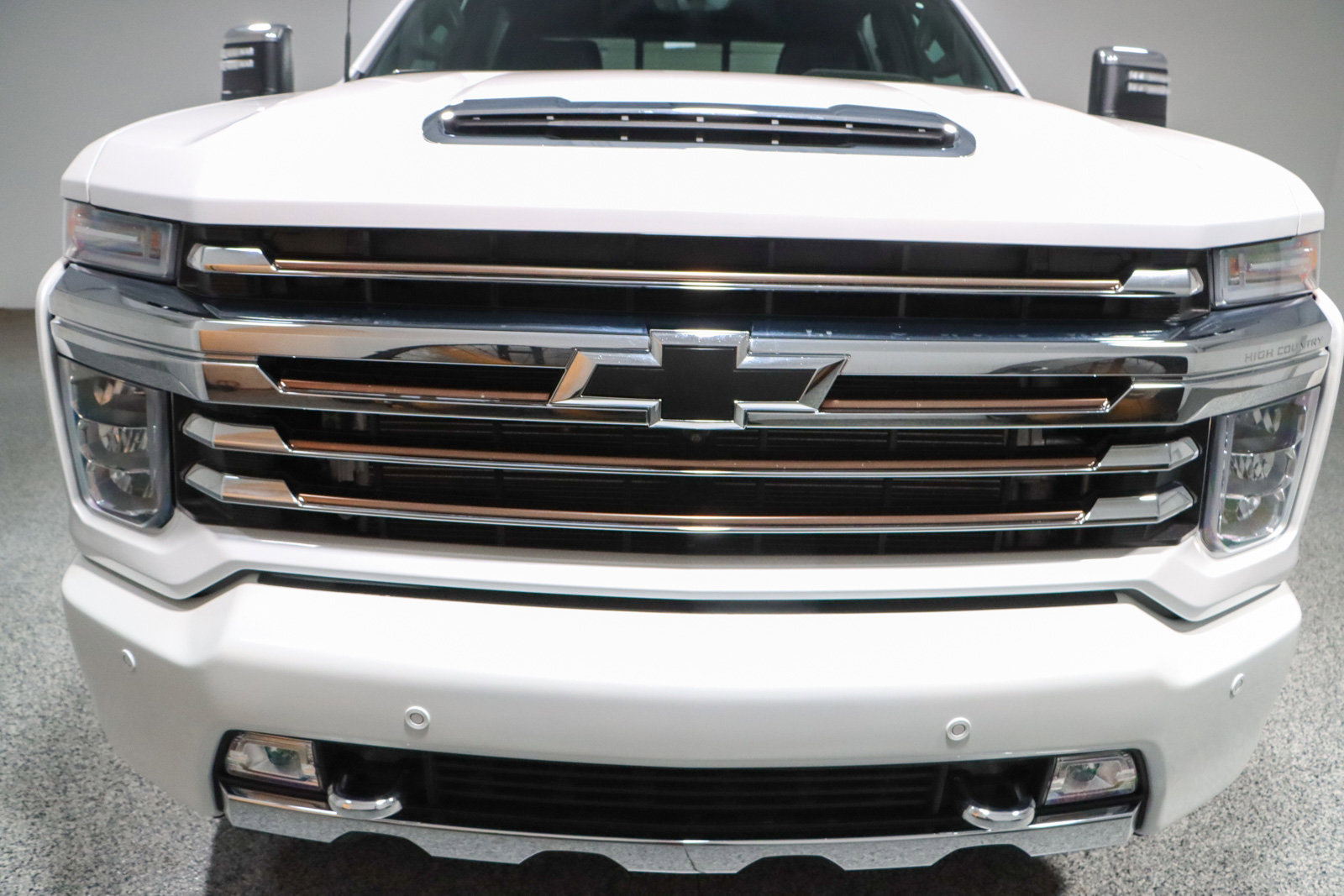 Used 2023 Chevrolet Silverado 2500 High Country w/ Z71 Off-Road Package image 4