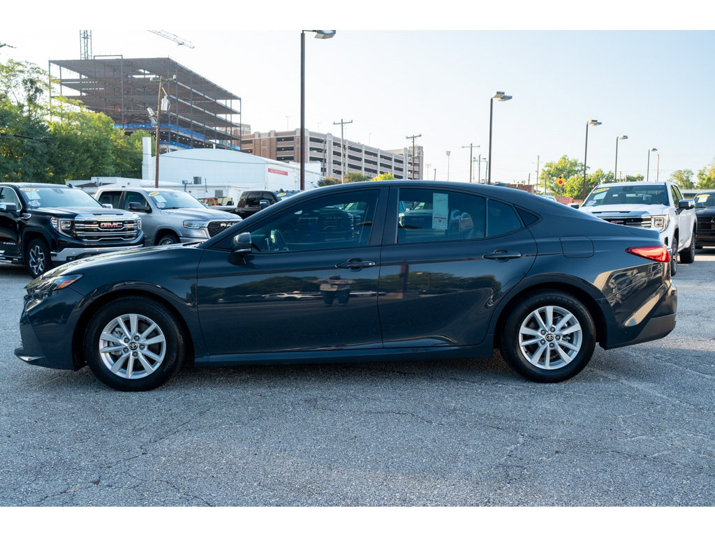 Used 2025 Toyota Camry LE FWD image 5