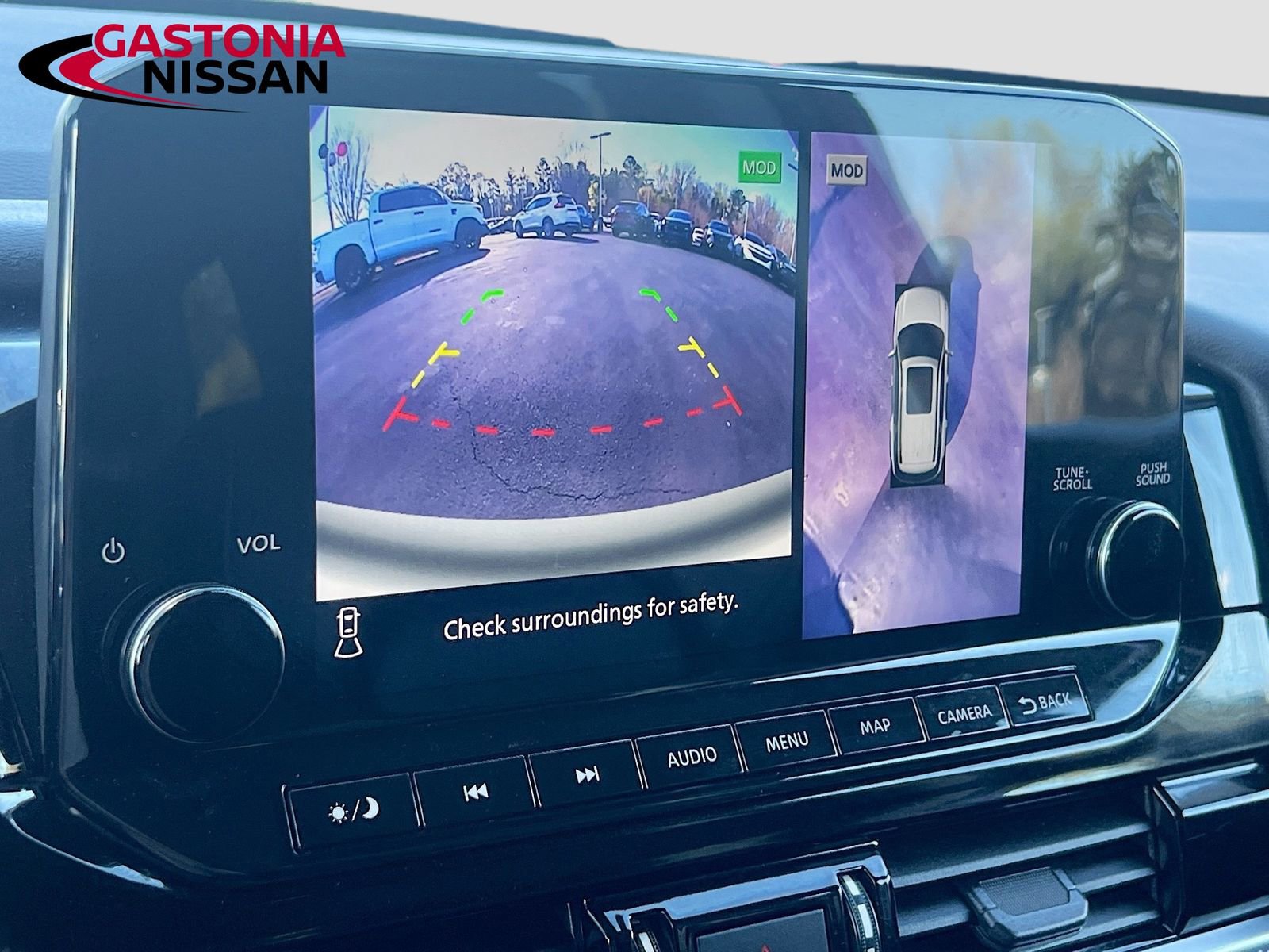 Used 2024 Nissan Pathfinder SL FWD image 18