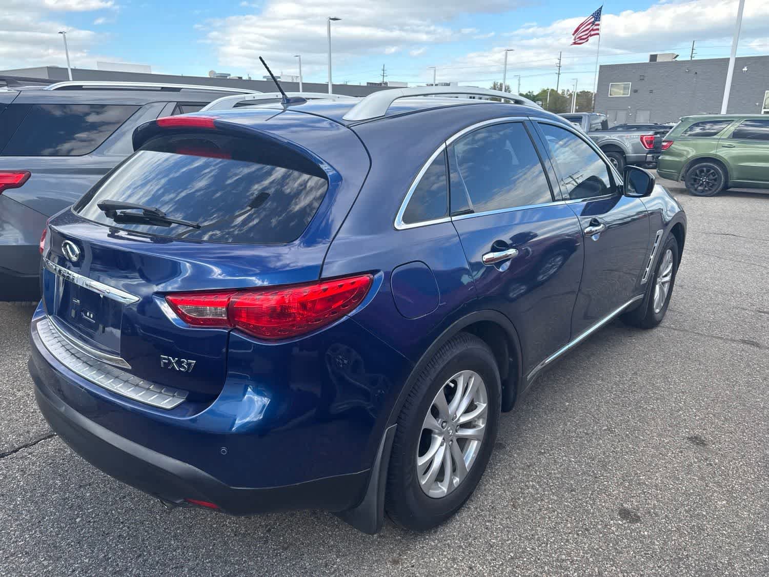 Used 2013 INFINITI FX37 AWD w/ Premium Pkg image 11
