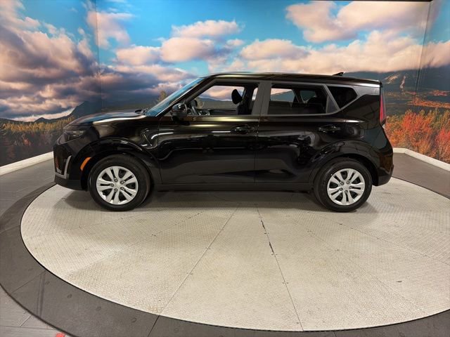 Used 2025 Kia Soul LX FWD image 5