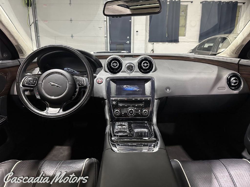 Used 2014 Jaguar XJ L Portfolio image 17