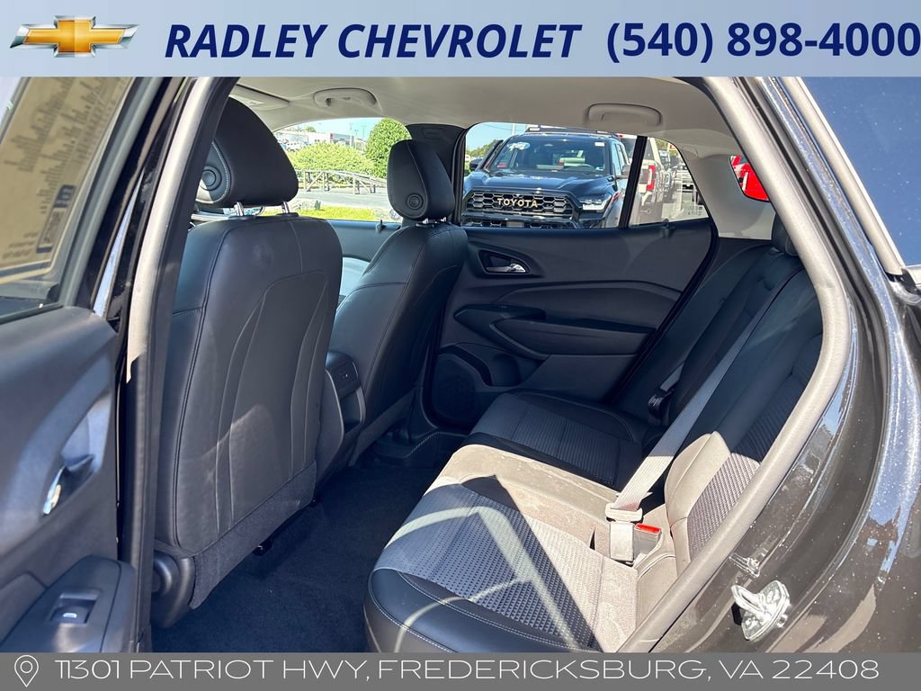 Used 2025 Chevrolet Trax LT w/ LT Convenience Package FWD image 12