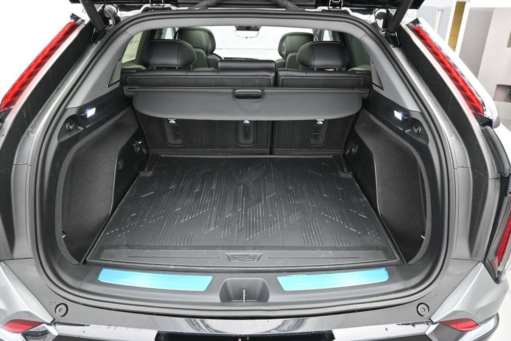 New 2027 Cadillac Optiq Premium Sport w/ LPO, Floor Liner Package AWD/4WD image 33