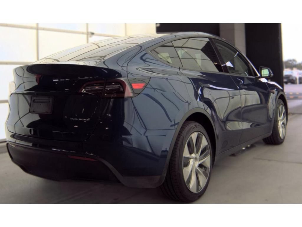 Used 2022 Tesla Model Y Long Range AWD/4WD image 3