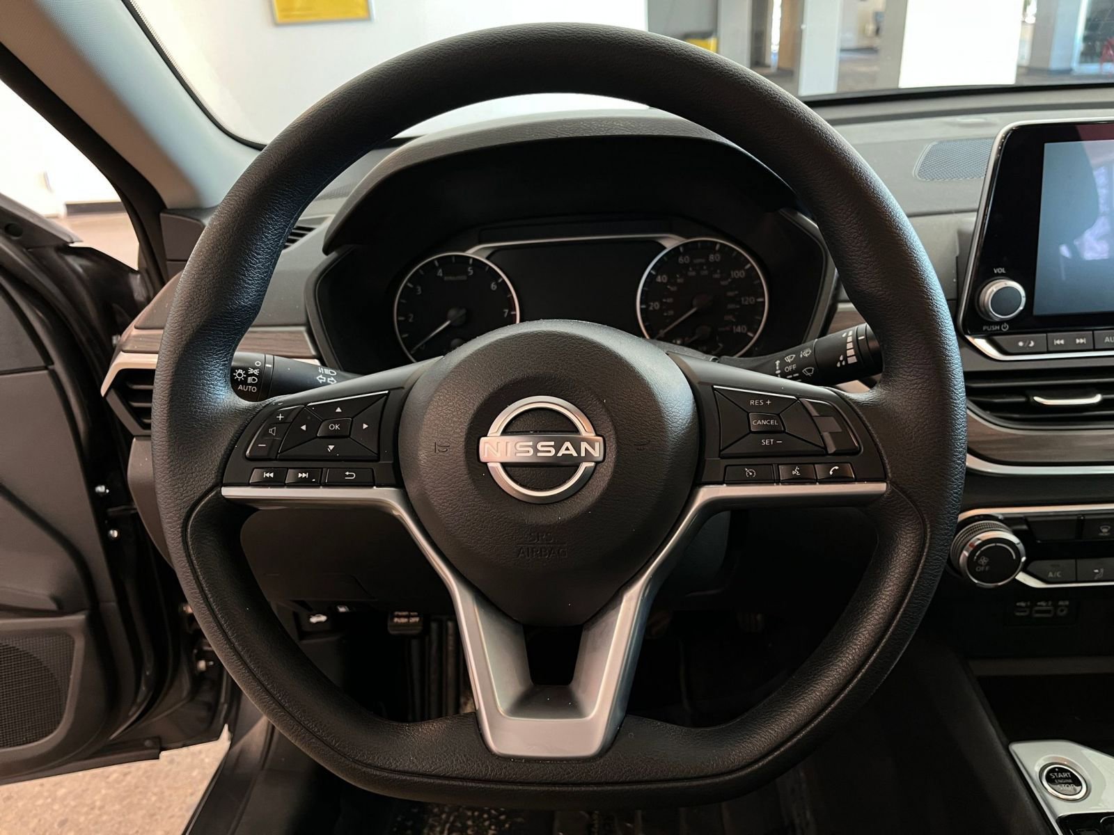 Used 2025 Nissan Altima 2.5 SV image 28