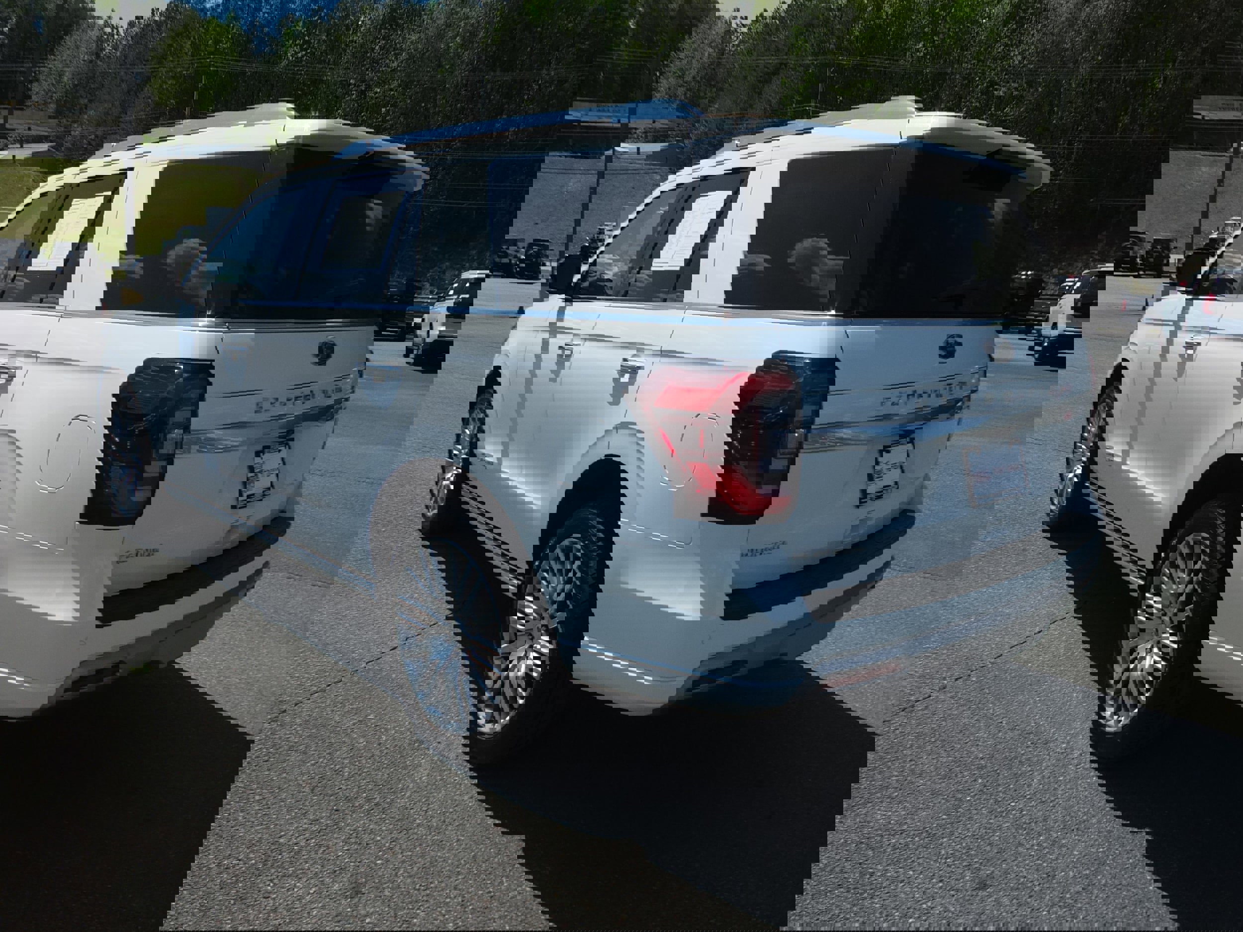 Used 2023 Ford Expedition Platinum AWD/4WD image 5