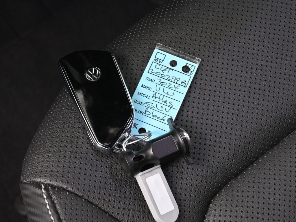 Used 2024 Volkswagen Atlas Cross Sport SE image 18
