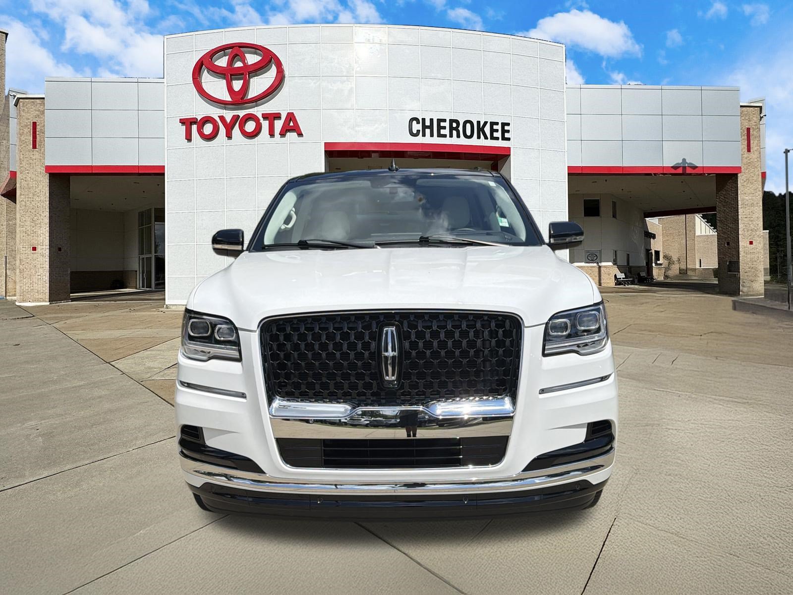 Used 2023 Lincoln Navigator L Black Label AWD/4WD image 2