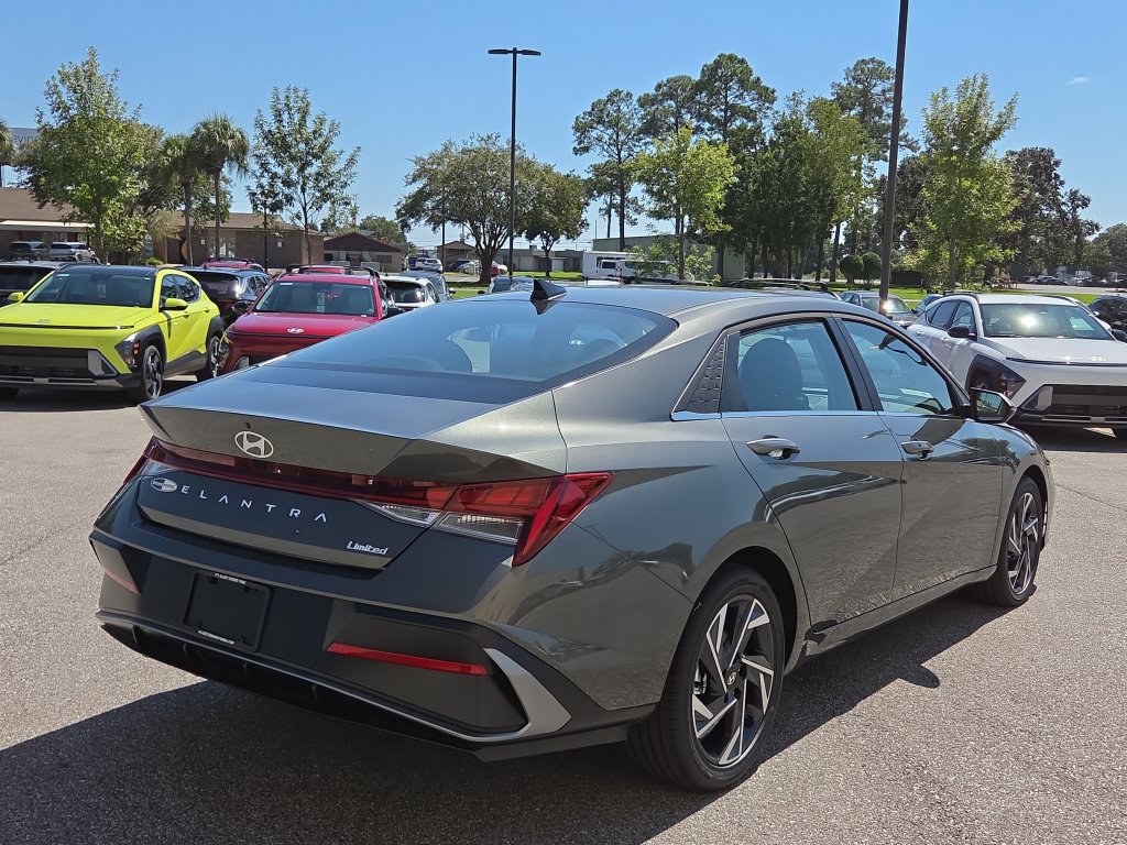 New 2026 Hyundai Elantra Limited FWD image 8